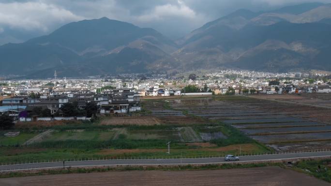 乡镇旁田间公路