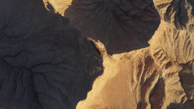 西部荒漠上的奇山火星山摄影短视频素材