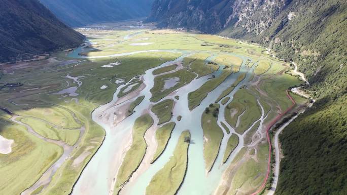 西藏巴松措湖河流实拍