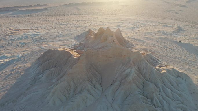 西部沙漠上的奇山火星山摄影短视频素材