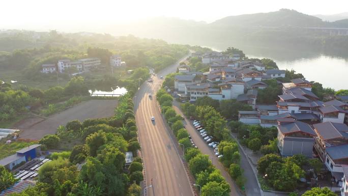 汽车行驶在乡村道路上