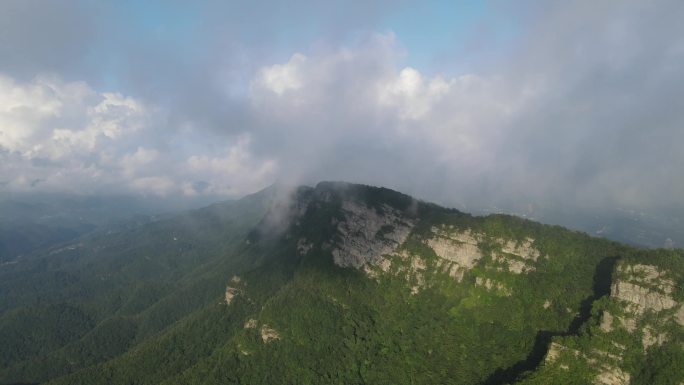 山顶云雾