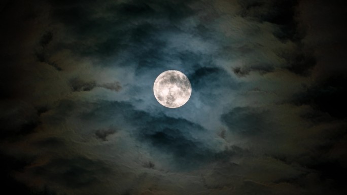【4K超清】延时月亮升起云流动云遮月夜晚