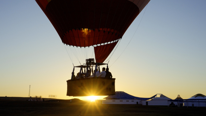 【4K】热气球迎着朝阳腾空起飞视频