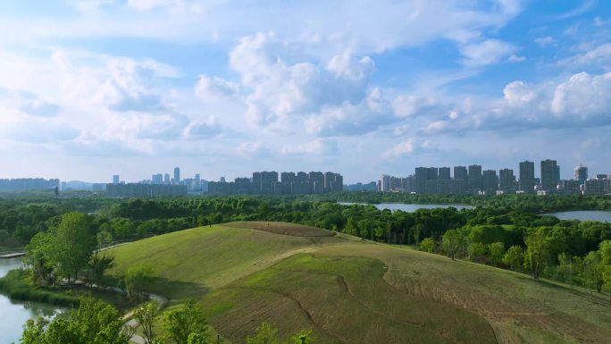 4K航拍合肥高温天气山丘湖泊城市天空延时