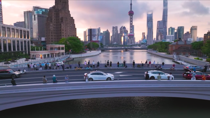 【4K60帧】上海乍浦路桥日出时人群航拍