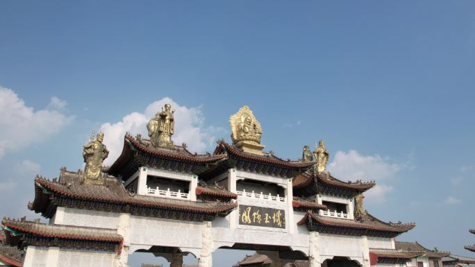 仰视石佛寺国际玉城大门佛像延时01