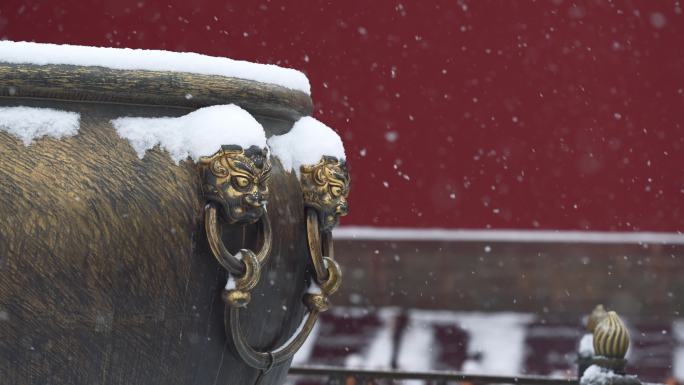 雪中门海上的兽面铜环