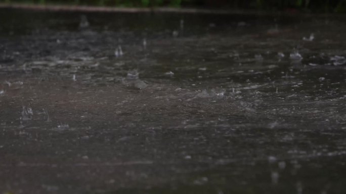 大雨雨天车流