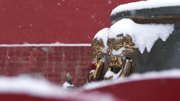 雪中门海上的兽面铜环