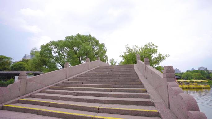公园小桥、阶梯、上阶梯