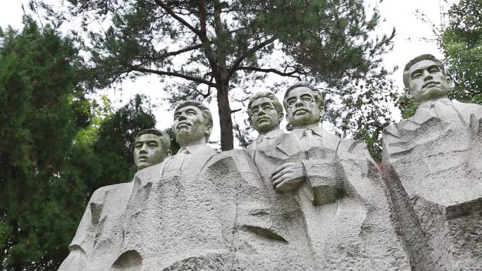 浙江诸暨老鹰山革命烈士公园雕塑石像