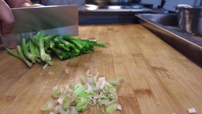 切葱切韭菜