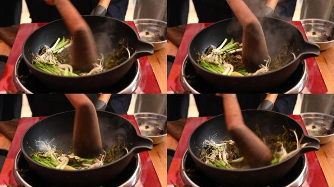 桂林地区特色美食“油茶”的烹制过程