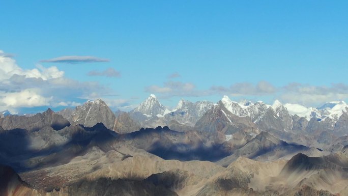 西藏工布江达县萨拉卡秀扇贝雪山