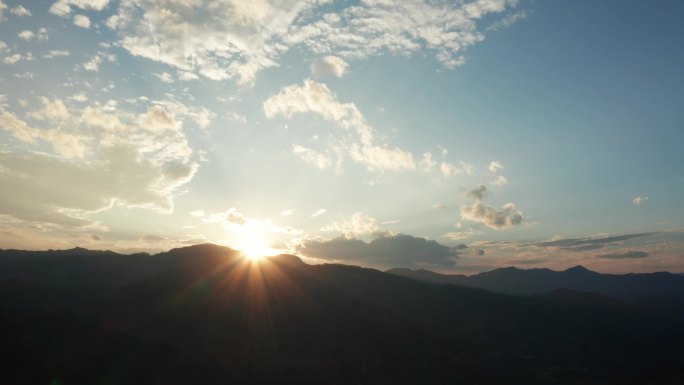 大山里日出日落