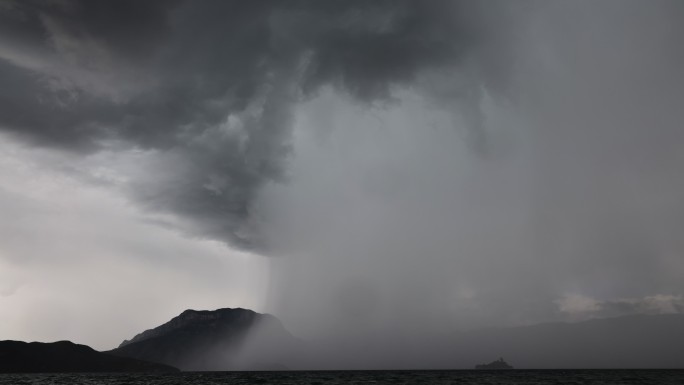 泸沽湖暴风雨延时