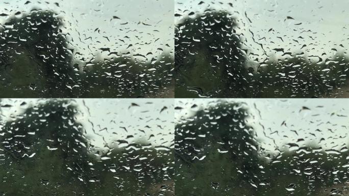 雨季坐在车里看着车玻璃雨滴伤感