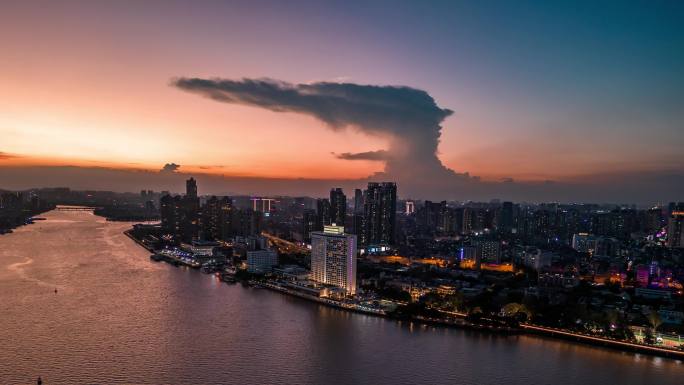 4K广州白天鹅宾馆晚霞积雨云环绕延时