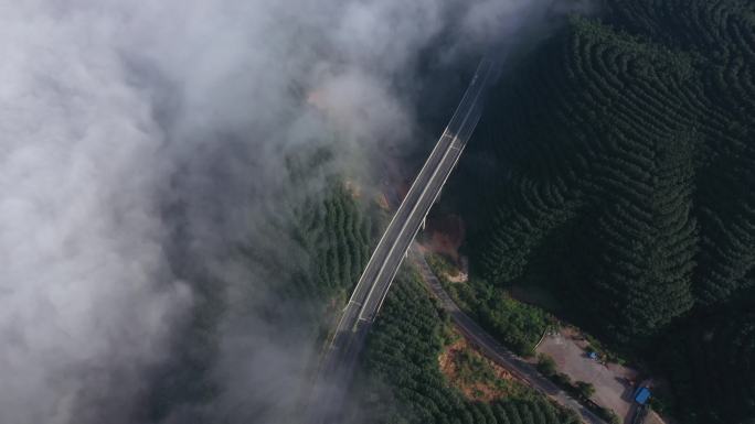 云南贵州高速公路云海航拍