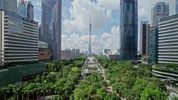2022珠江新城中轴蓝天白云