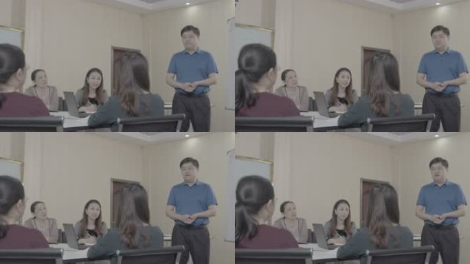 讨论 办公室 写字 小学老师