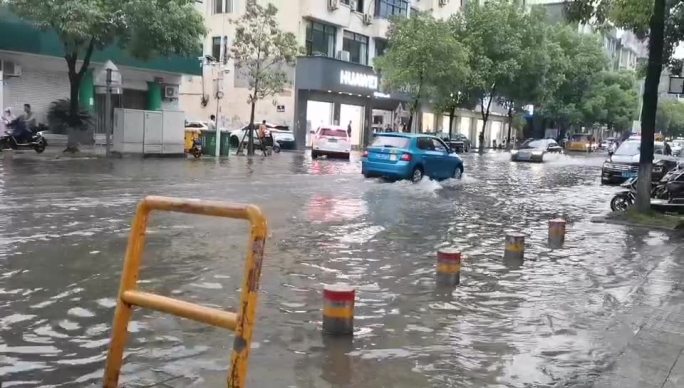 路面积水 下水管道堵塞