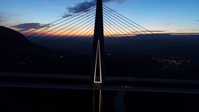 法国米约夜间梦幻壮观高架桥景观