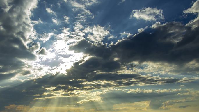 清晨天空阳光丁达尔耶稣光光芒光束天空云景