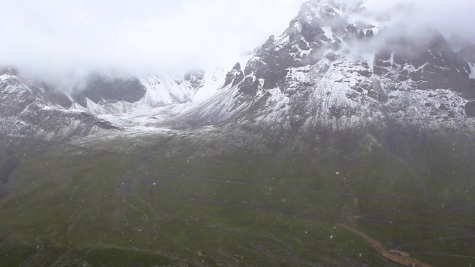 胜利达坂冰大坂夏季降雪