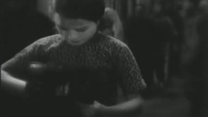 \\-30年代老北平下班的纺织女工