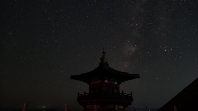 星空寺庙云顶寺屋檐古建筑银河风光4K延时