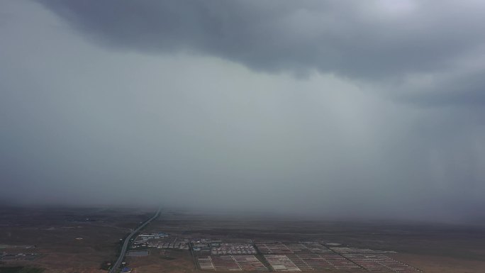 贺兰山的雨 乌云压天边 灾害