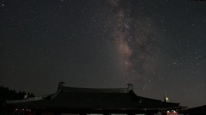 星空寺庙云顶寺屋檐古建筑银河风光4K延时