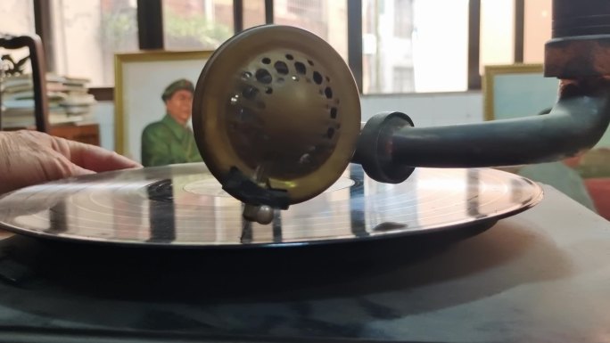 复古留声机黑胶唱片黑胶片三十年代的唱片