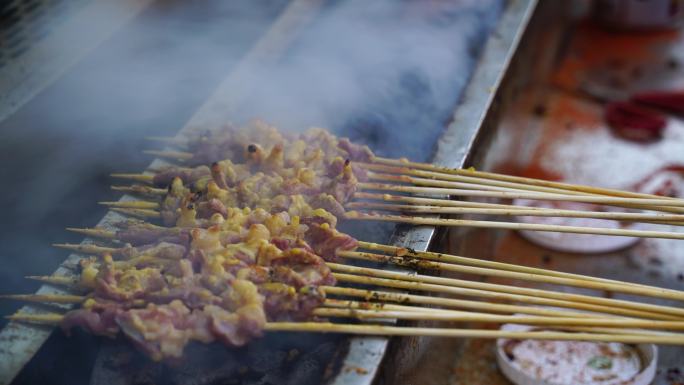 实拍烤羊肉串