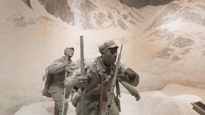 红军翻越雪山雕像 红军长征