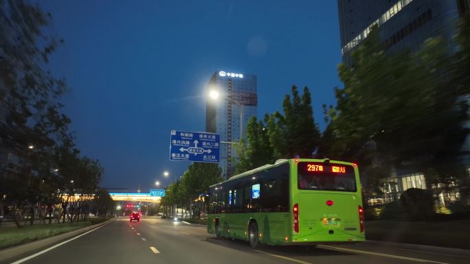 西安国际港务区公交车4K夜景拍摄