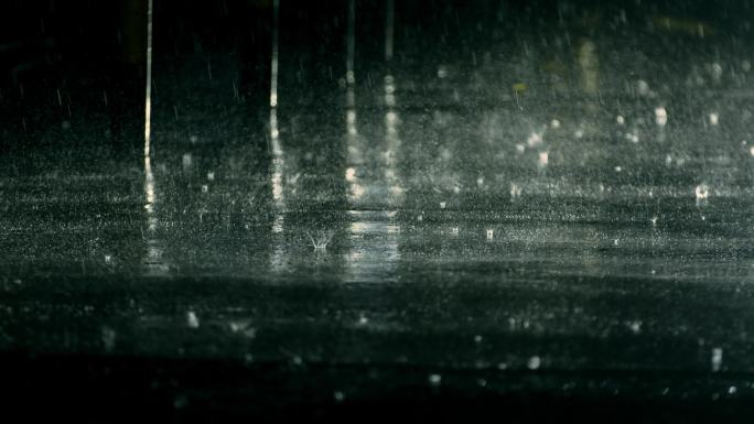 【原创4K】下雨雨滴大雨溅起水花