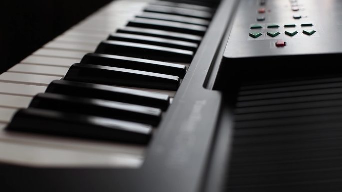 电子琴钢琴乐器琴键特写音乐文艺术光影变化