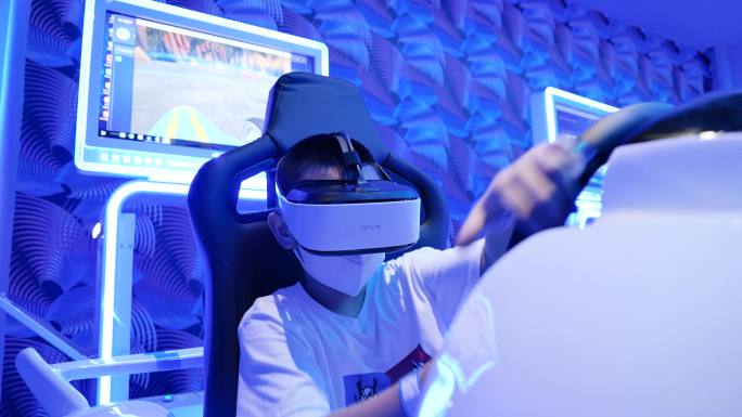 VR游戏体验馆孩子儿童玩VR游戏vr眼镜