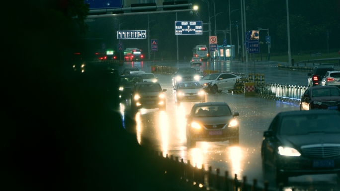 【原创4K】夜间城市下雨