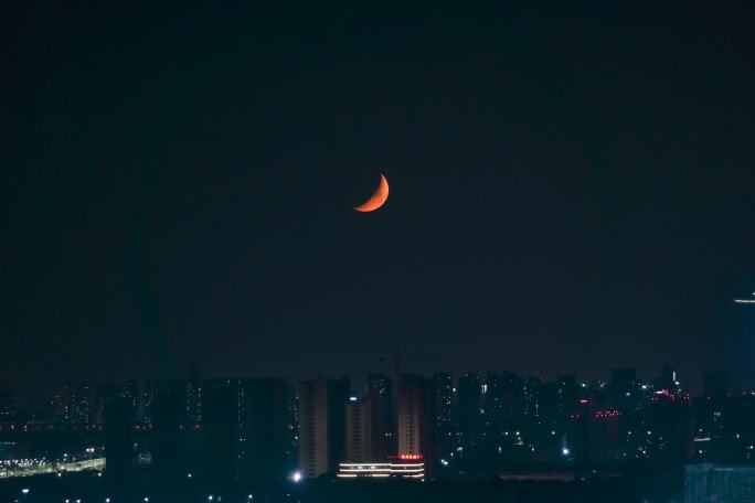城市月亮落下延时摄影
