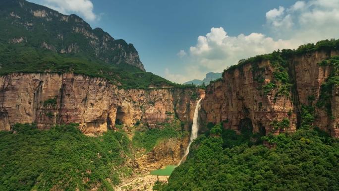 山间瀑布水流绿水青山自然风光