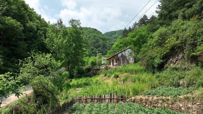 北方山区老房子航拍4K