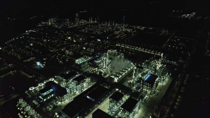 炼化厂化工厂夜景航拍
