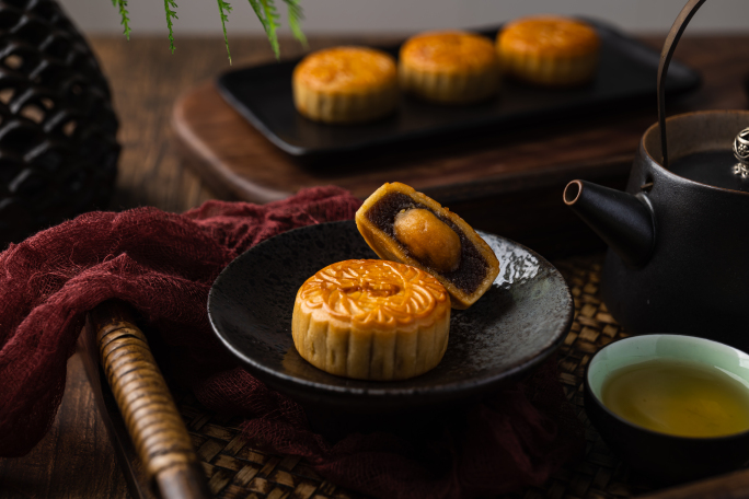 月饼中秋节中国传统美食、视频素材静物摆拍
