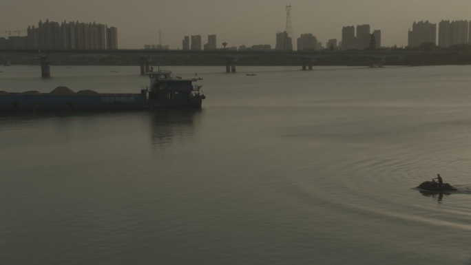 夕阳 河流 湖面 阳光  4k 游艇 船