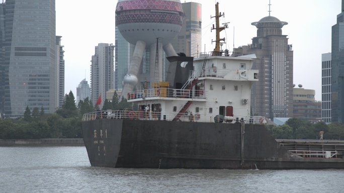 8K实拍上海黄浦江货轮轮船