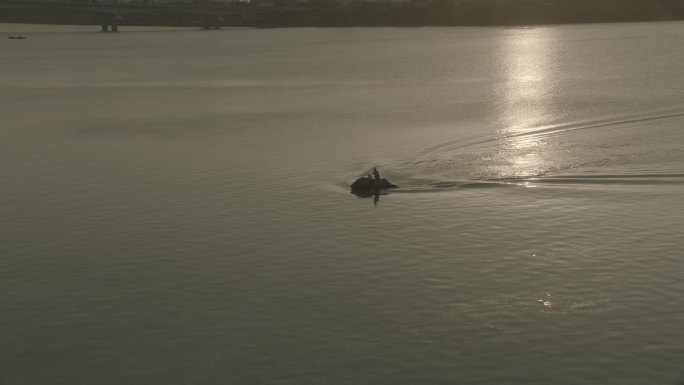 夕阳 河流 湖面 阳光 4k 游艇 船